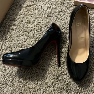 Black heels size 8